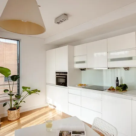 شقة Spacious Close To Main Station / Galeria Krakowska