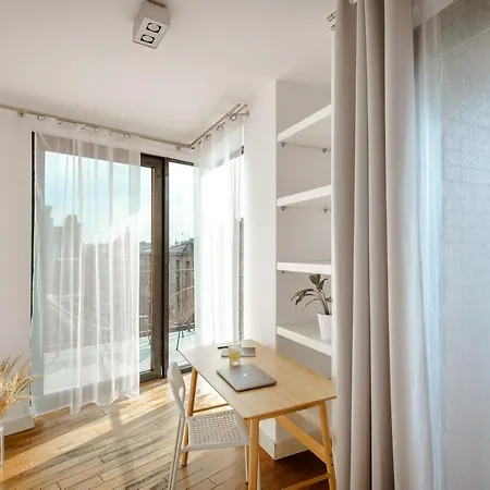 Spacious Close To Main Station / Galeria Krakowska Daire