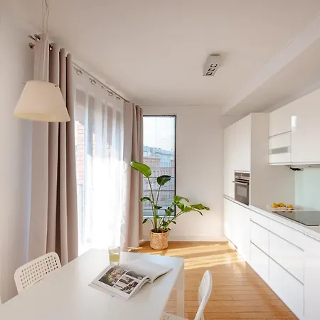 Spacious Close To Main Station / Galeria Krakowska Apartment Krakow