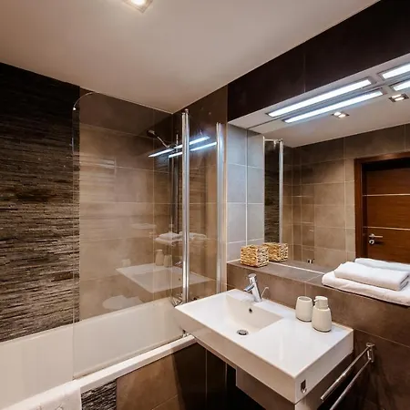Spacious Close To Main Station / Galeria Krakowska