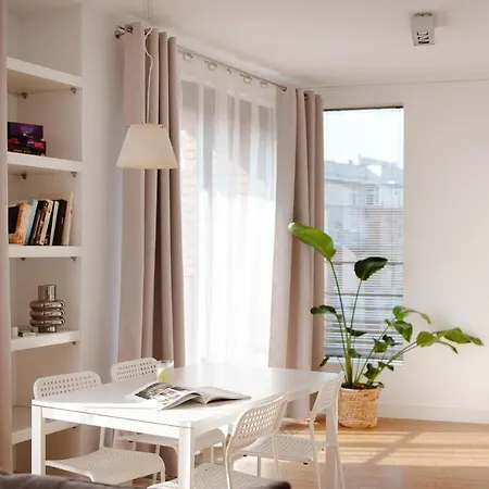 Spacious Close To Main Station / Galeria Krakowska